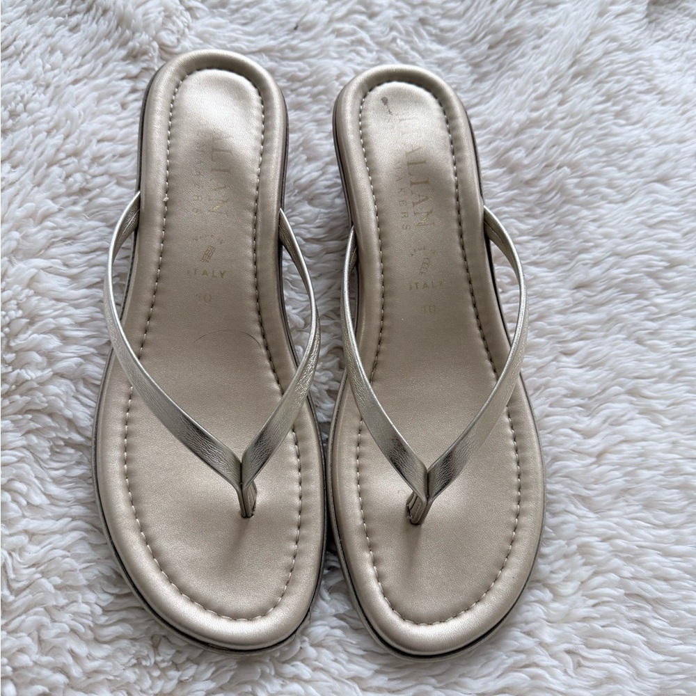 Italian Shoemakers gold wedge Flip-Flops size 10